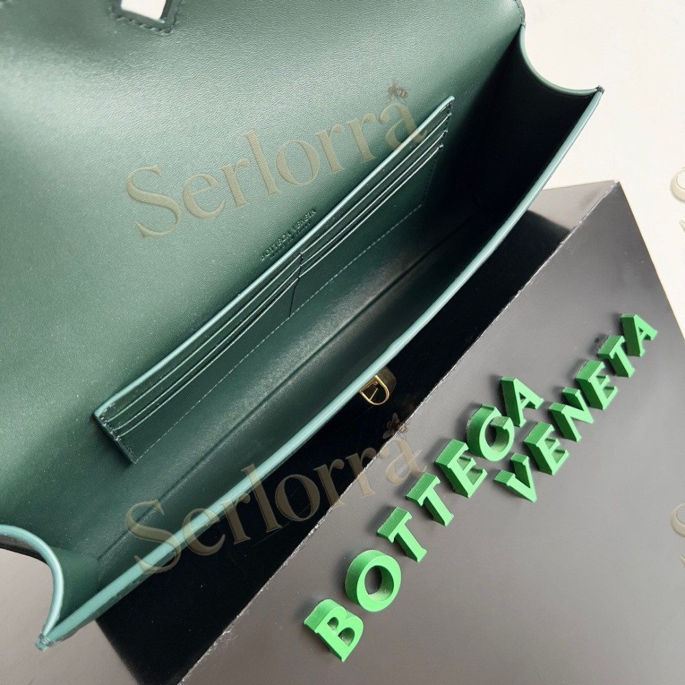 BOTTEGA VENETA ANDIAMO CLUTCH