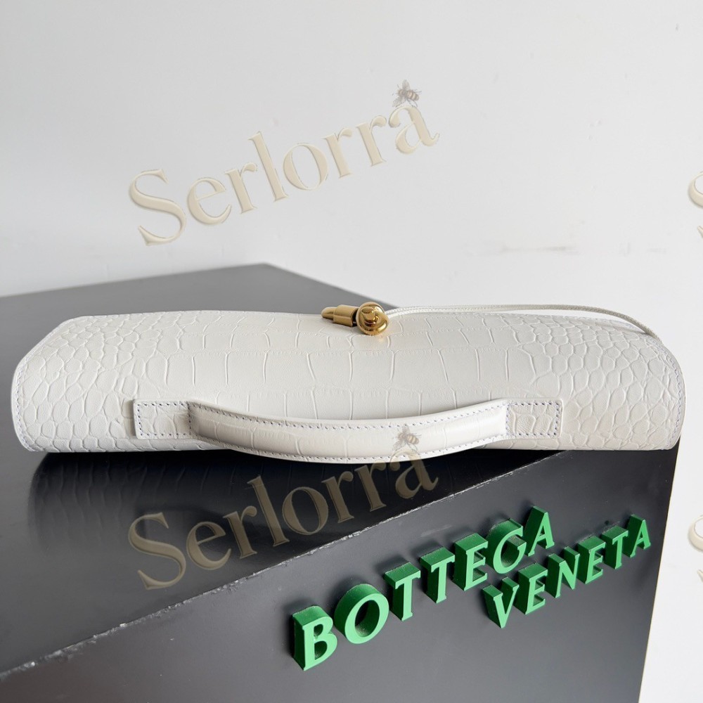 BOTTEGA VENETA ANDIAMO CLUTCH