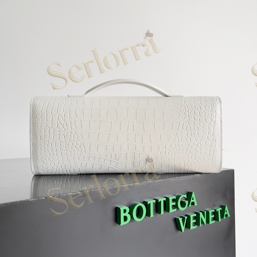BOTTEGA VENETA ANDIAMO CLUTCH
