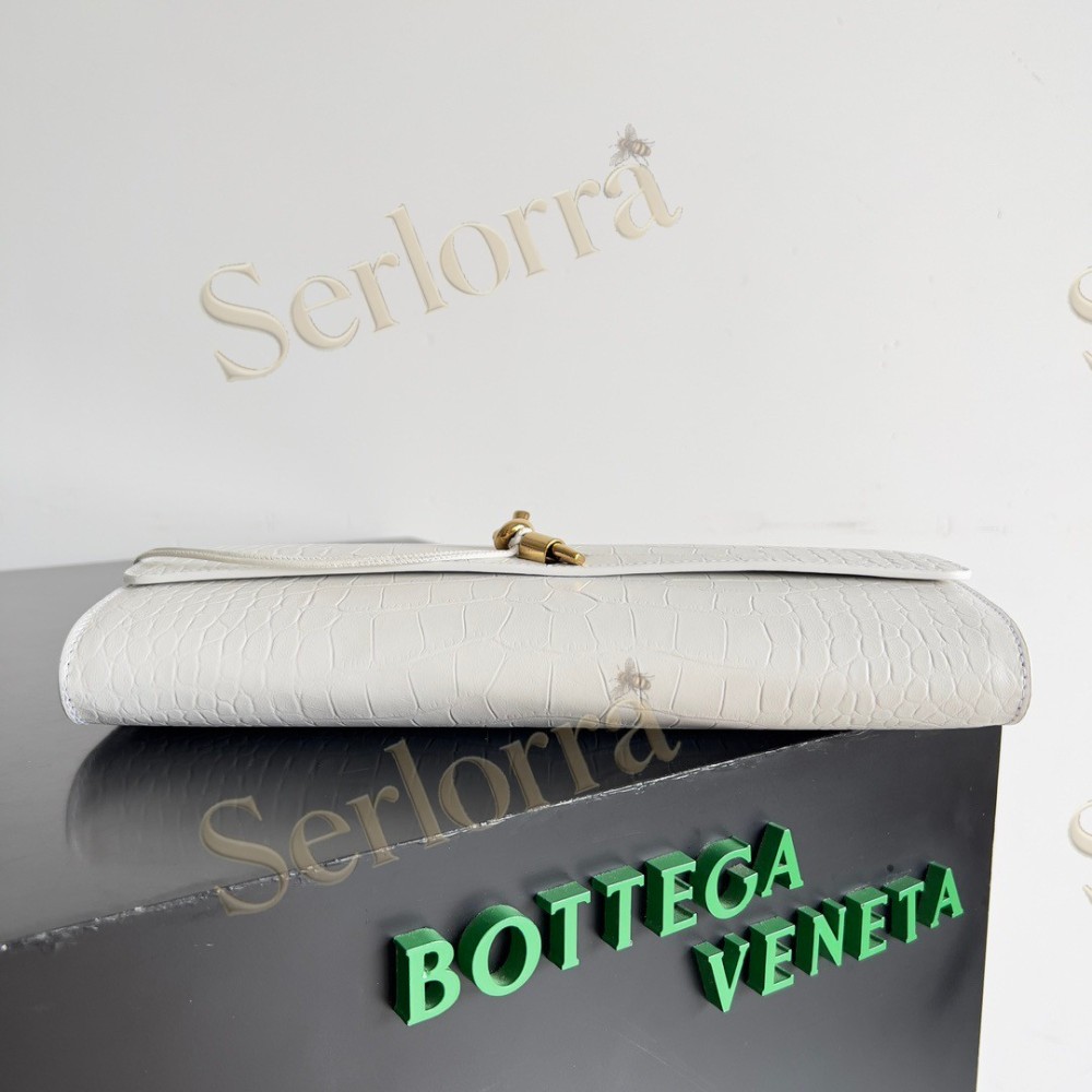 BOTTEGA VENETA ANDIAMO CLUTCH