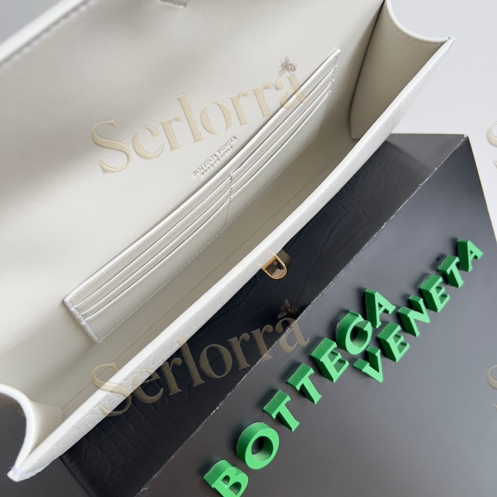 BOTTEGA VENETA ANDIAMO CLUTCH