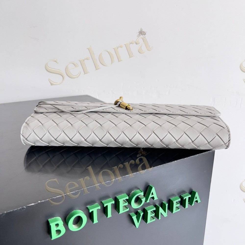 BOTTEGA VENETA ANDIAMO CLUTCH
