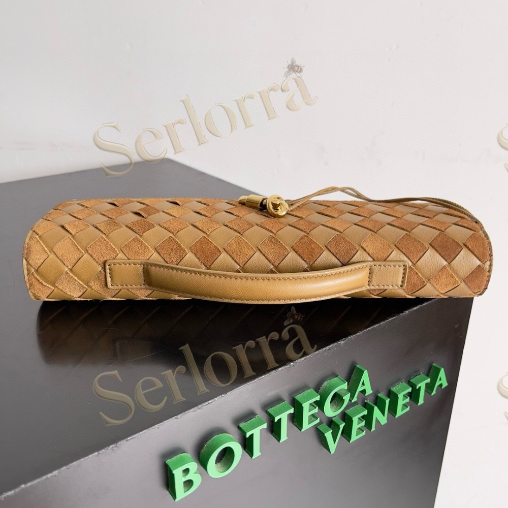 BOTTEGA VENETA ANDIAMO CLUTCH