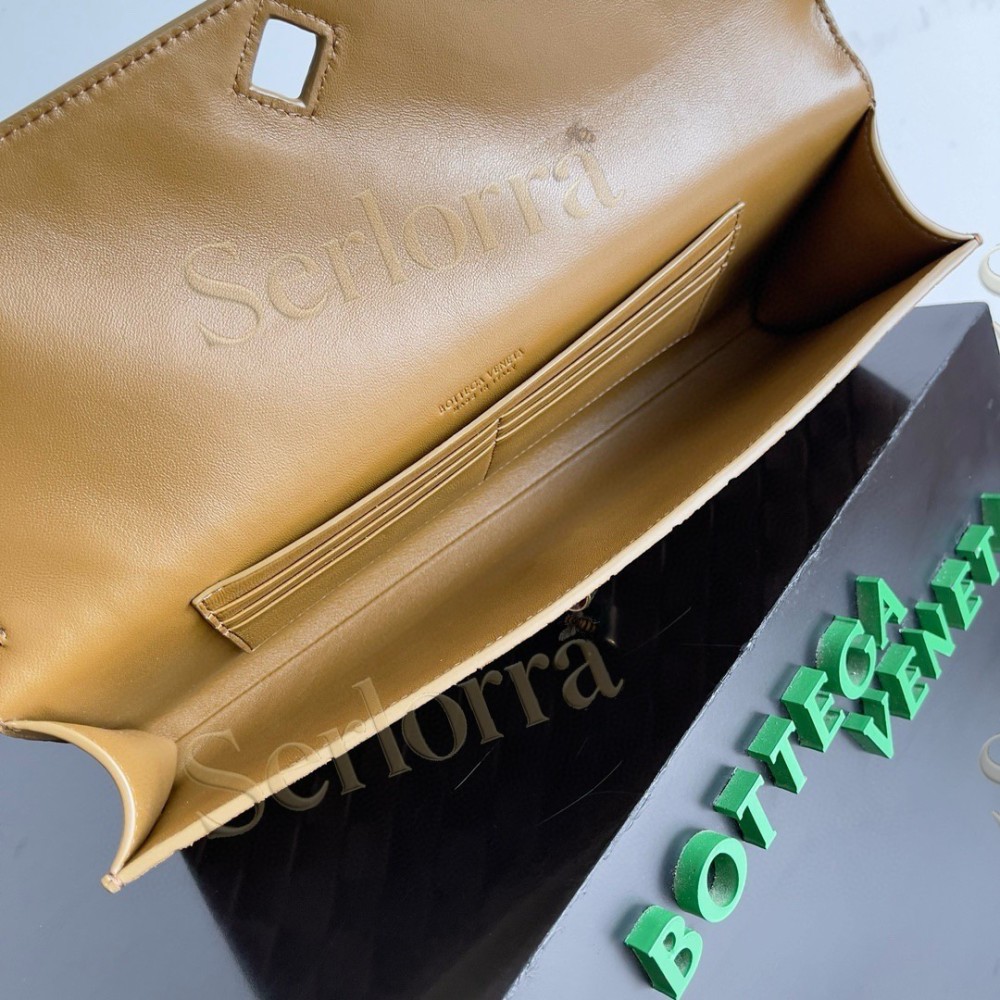 BOTTEGA VENETA ANDIAMO CLUTCH