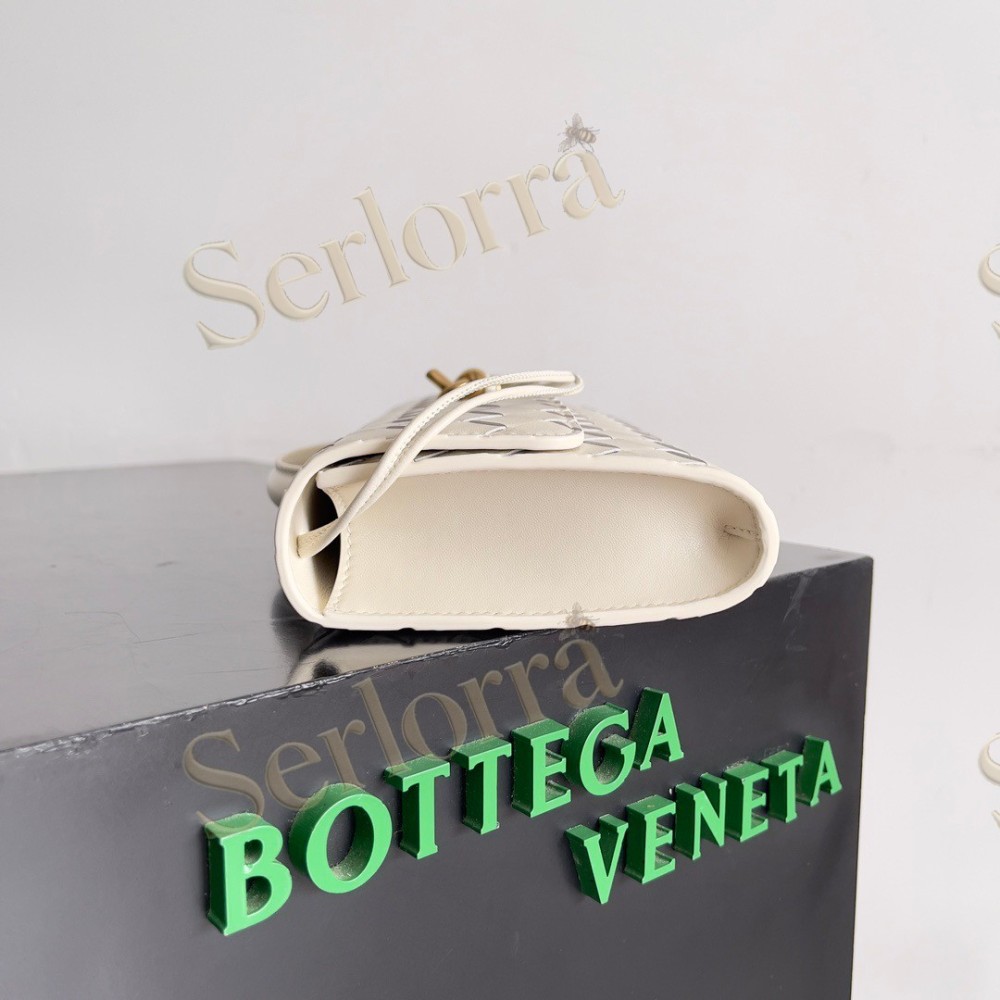 BOTTEGA VENETA ANDIAMO CLUTCH