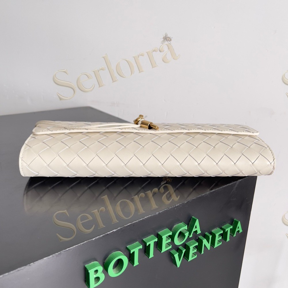 BOTTEGA VENETA ANDIAMO CLUTCH