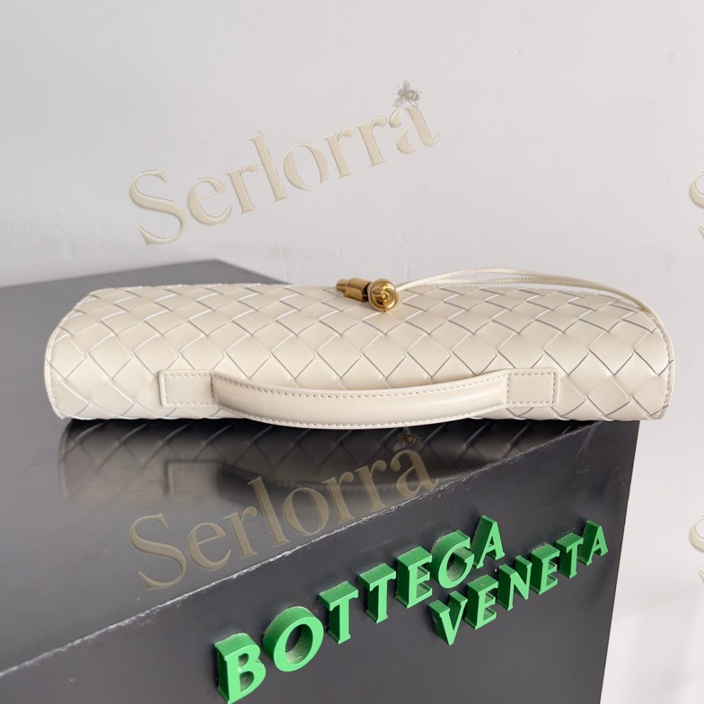 BOTTEGA VENETA ANDIAMO CLUTCH
