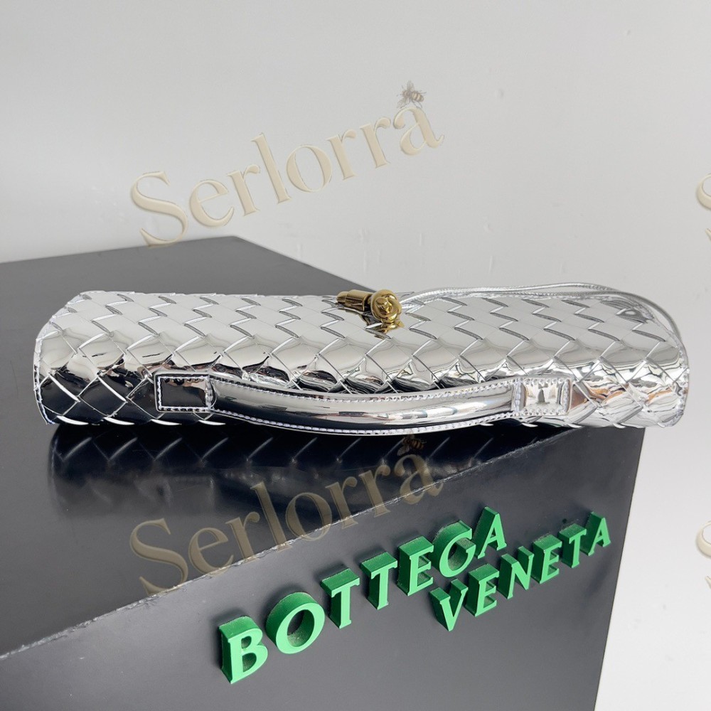 BOTTEGA VENETA ANDIAMO CLUTCH