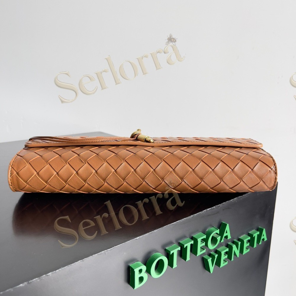 BOTTEGA VENETA ANDIAMO CLUTCH