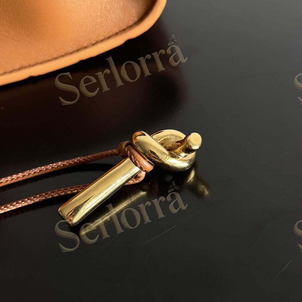 BOTTEGA VENETA ANDIAMO CLUTCH
