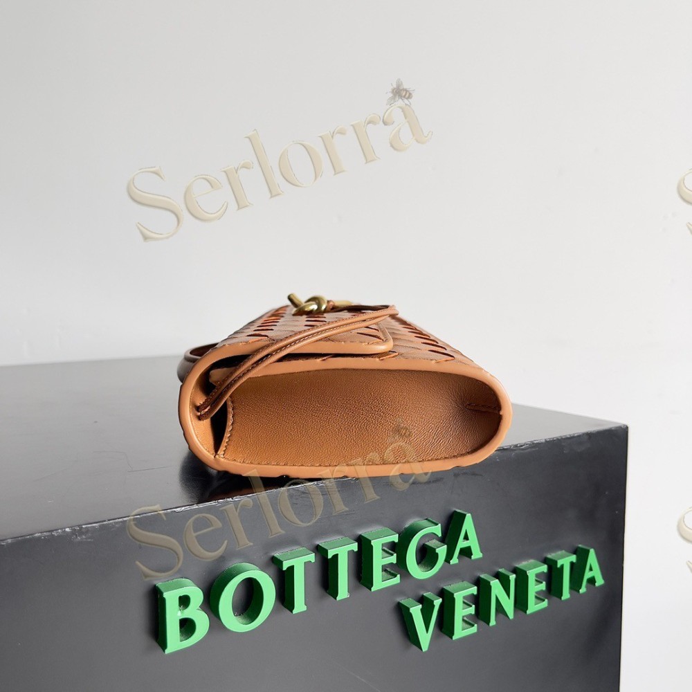 BOTTEGA VENETA ANDIAMO CLUTCH
