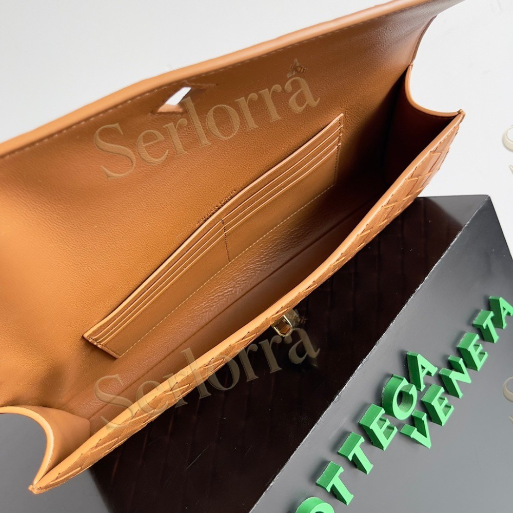 BOTTEGA VENETA ANDIAMO CLUTCH