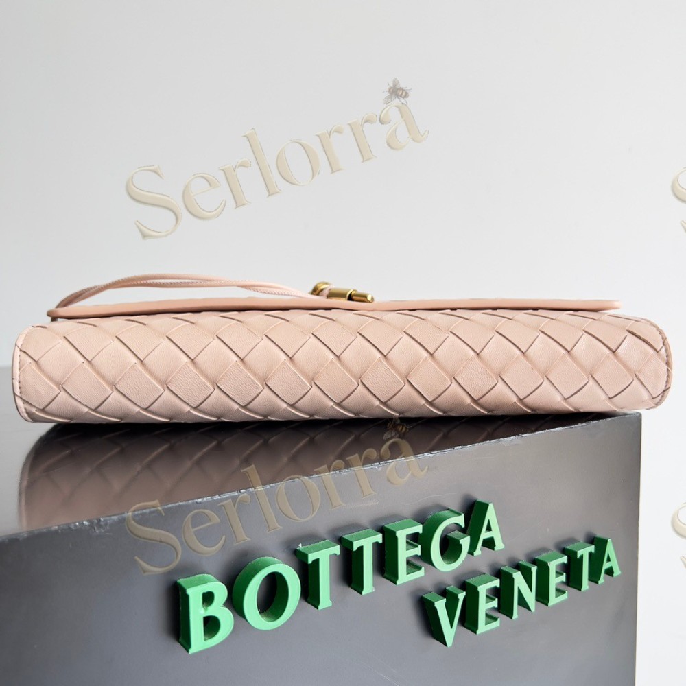 BOTTEGA VENETA ANDIAMO CLUTCH