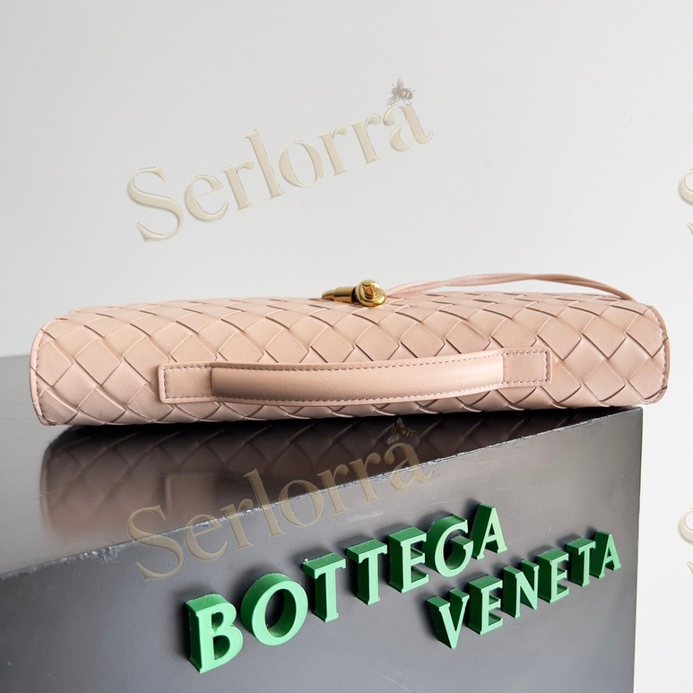 BOTTEGA VENETA ANDIAMO CLUTCH