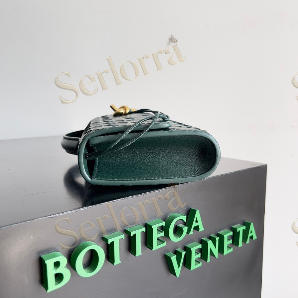 BOTTEGA VENETA ANDIAMO CLUTCH