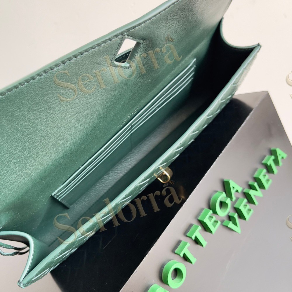 BOTTEGA VENETA ANDIAMO CLUTCH