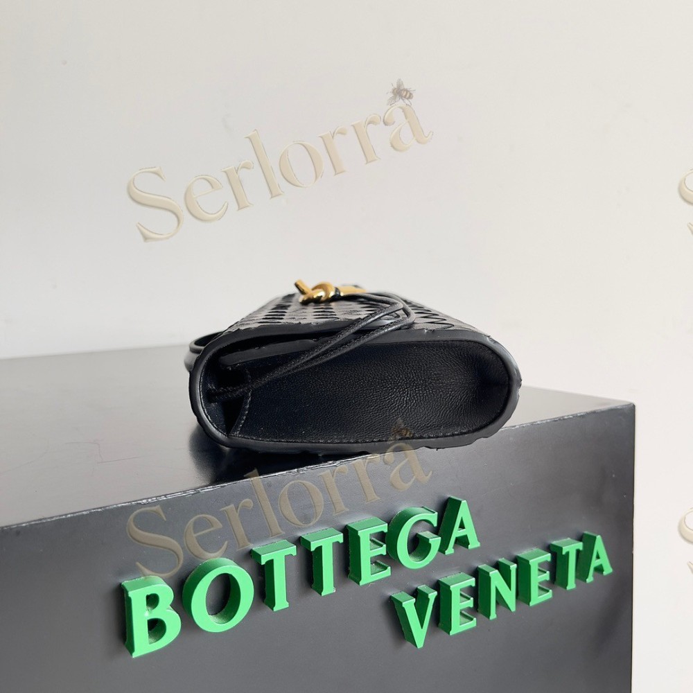 BOTTEGA VENETA ANDIAMO CLUTCH