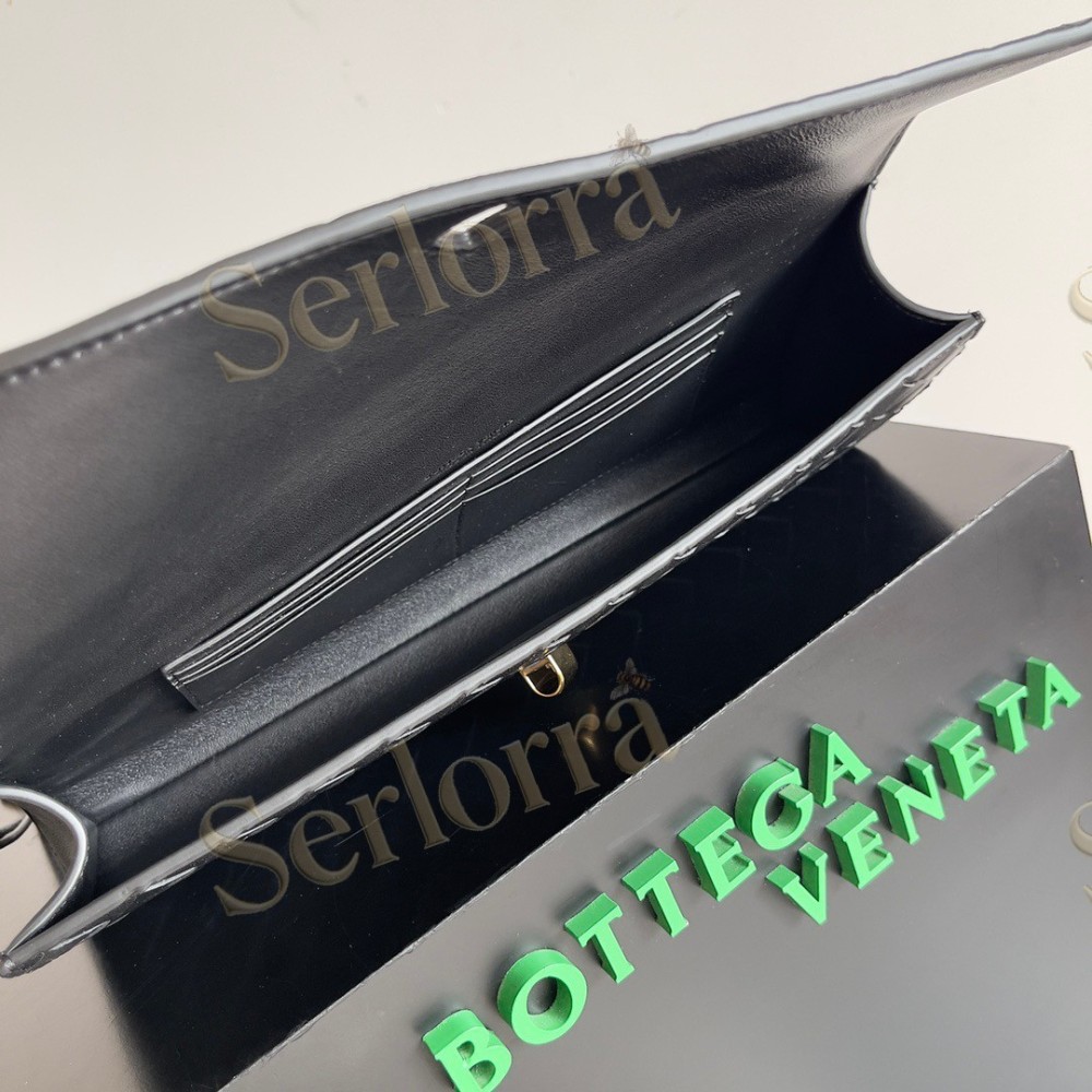 BOTTEGA VENETA ANDIAMO CLUTCH
