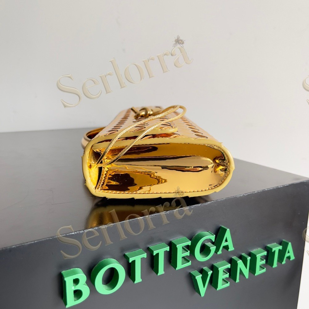 BOTTEGA VENETA ANDIAMO CLUTCH