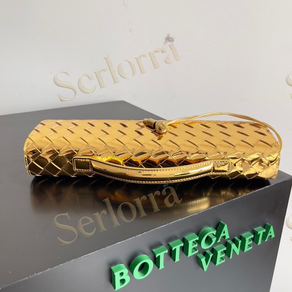 BOTTEGA VENETA ANDIAMO CLUTCH