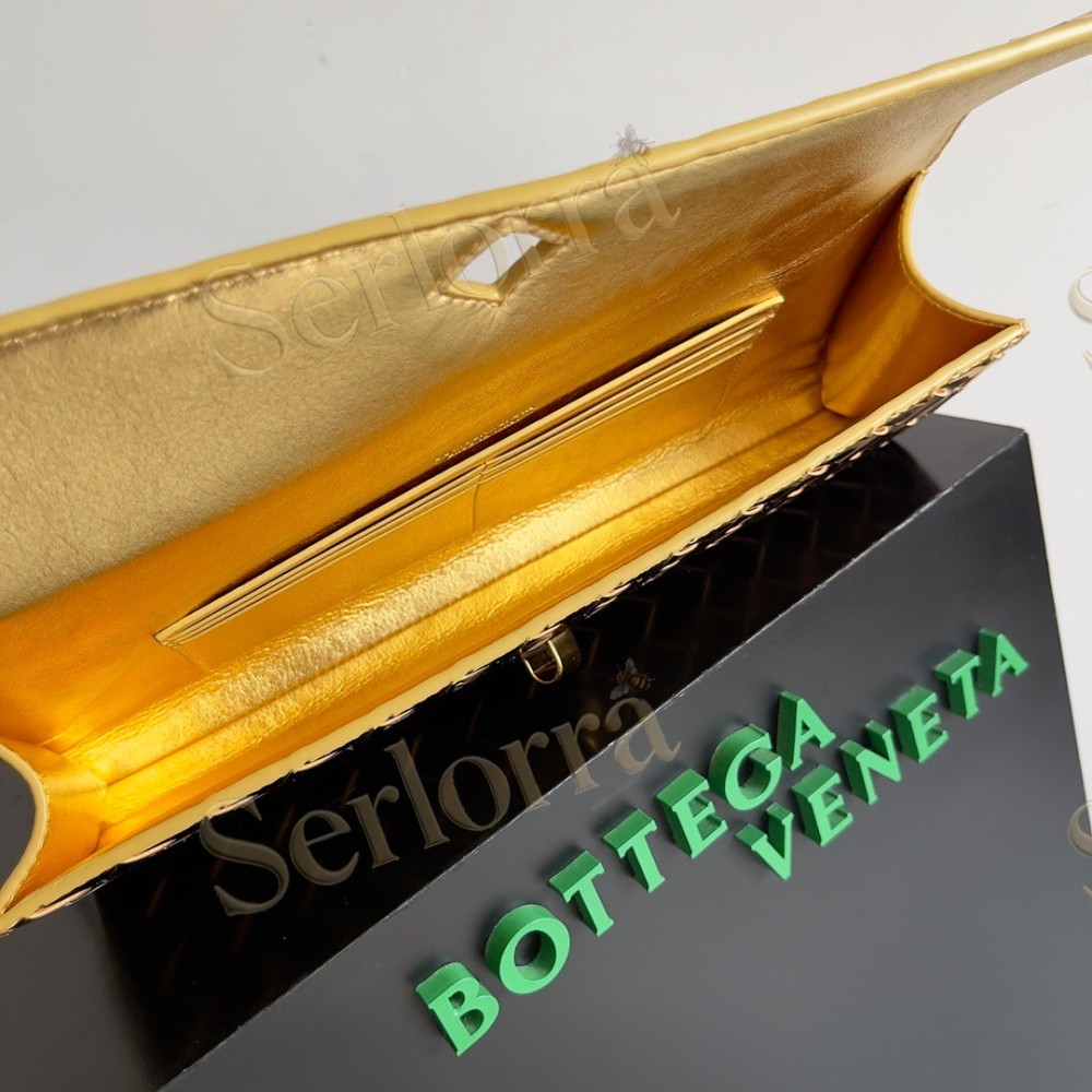 BOTTEGA VENETA ANDIAMO CLUTCH