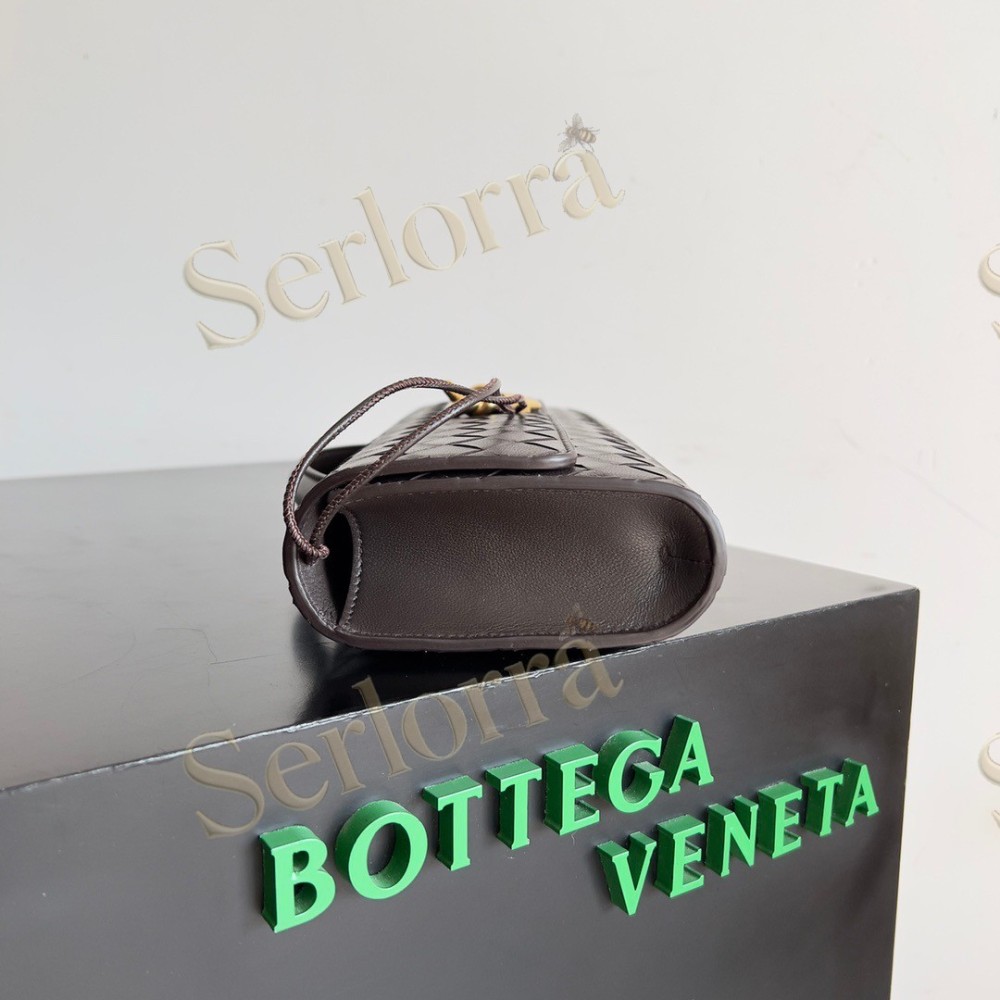 BOTTEGA VENETA ANDIAMO CLUTCH