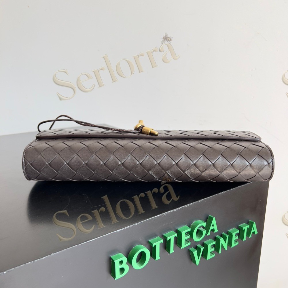 BOTTEGA VENETA ANDIAMO CLUTCH