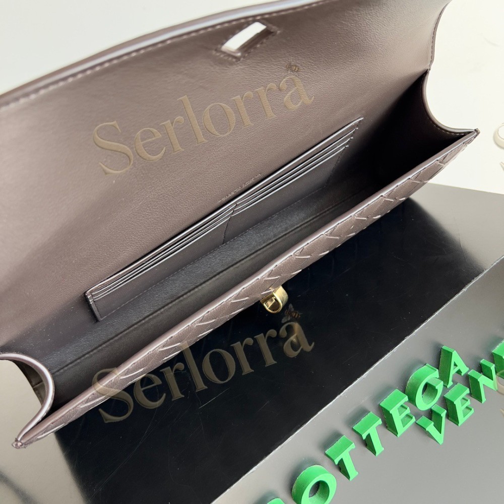 BOTTEGA VENETA ANDIAMO CLUTCH