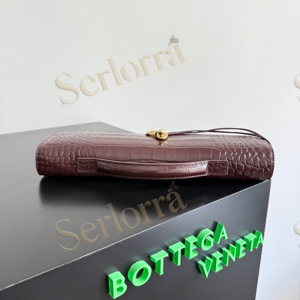 BOTTEGA VENETA ANDIAMO CLUTCH