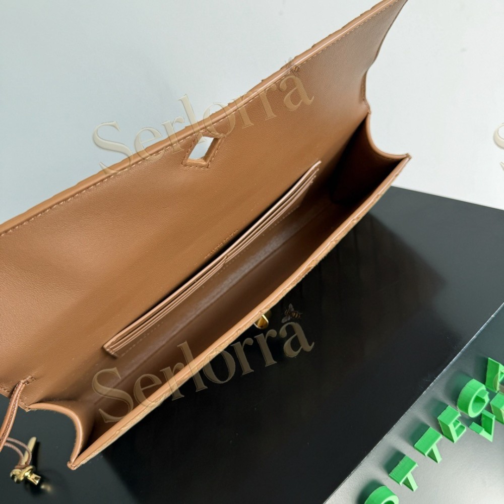 BOTTEGA VENETA ANDIAMO CLUTCH