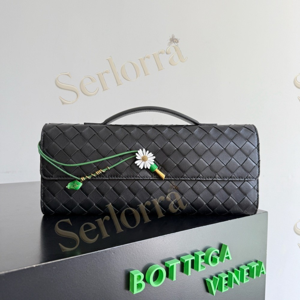 BOTTEGA VENETA ANDIAMO CLUTCH