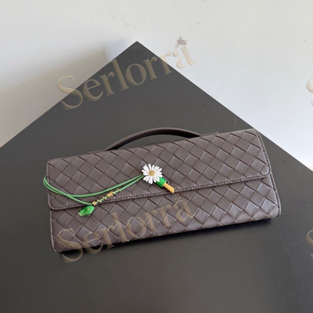 BOTTEGA VENETA ANDIAMO CLUTCH
