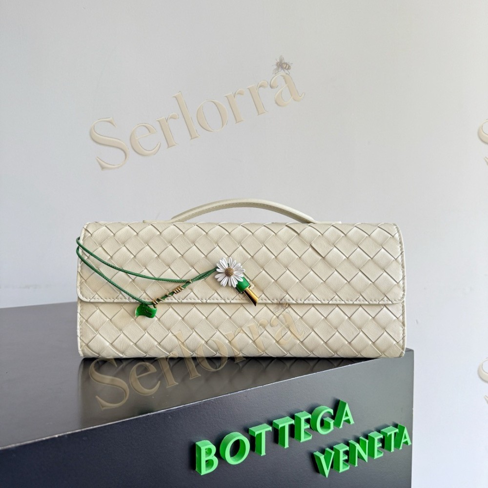BOTTEGA VENETA ANDIAMO CLUTCH