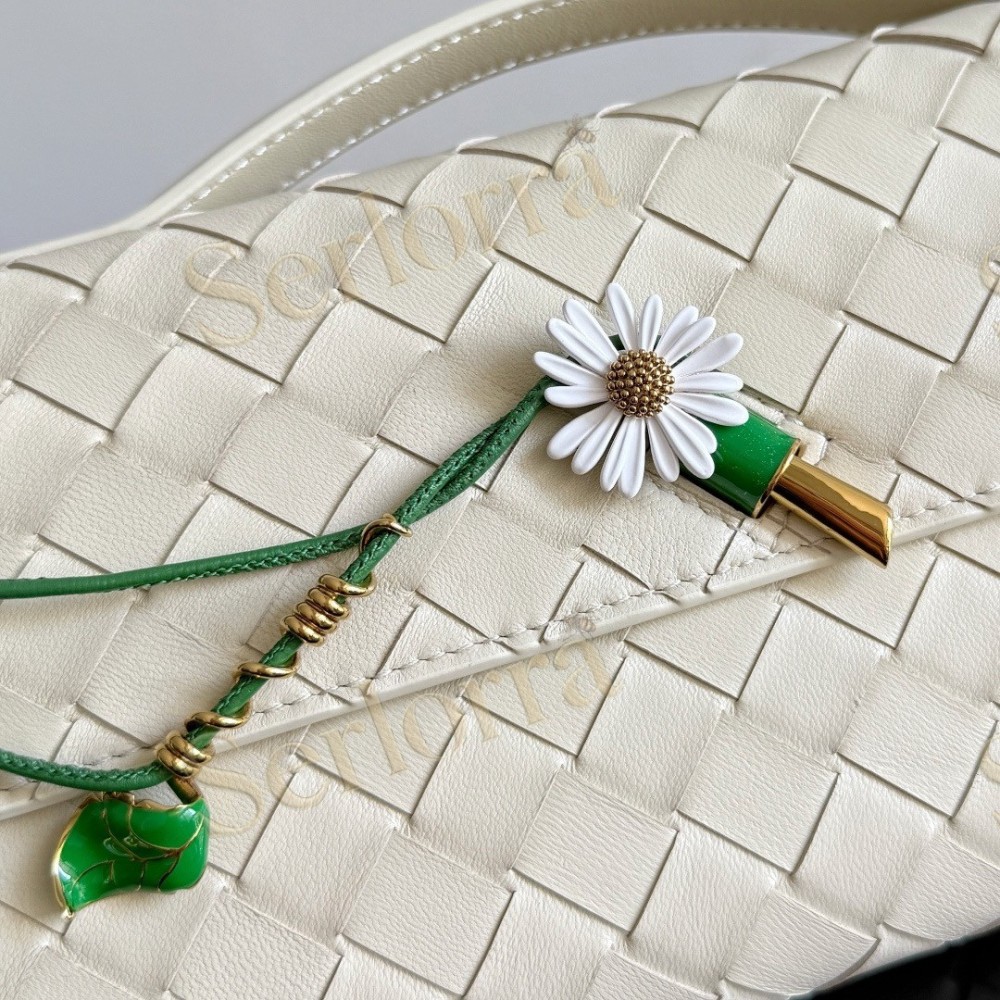 BOTTEGA VENETA ANDIAMO CLUTCH
