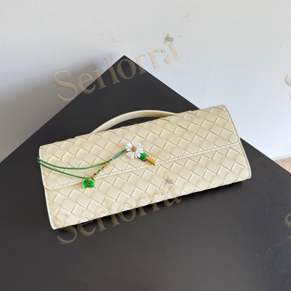 BOTTEGA VENETA ANDIAMO CLUTCH