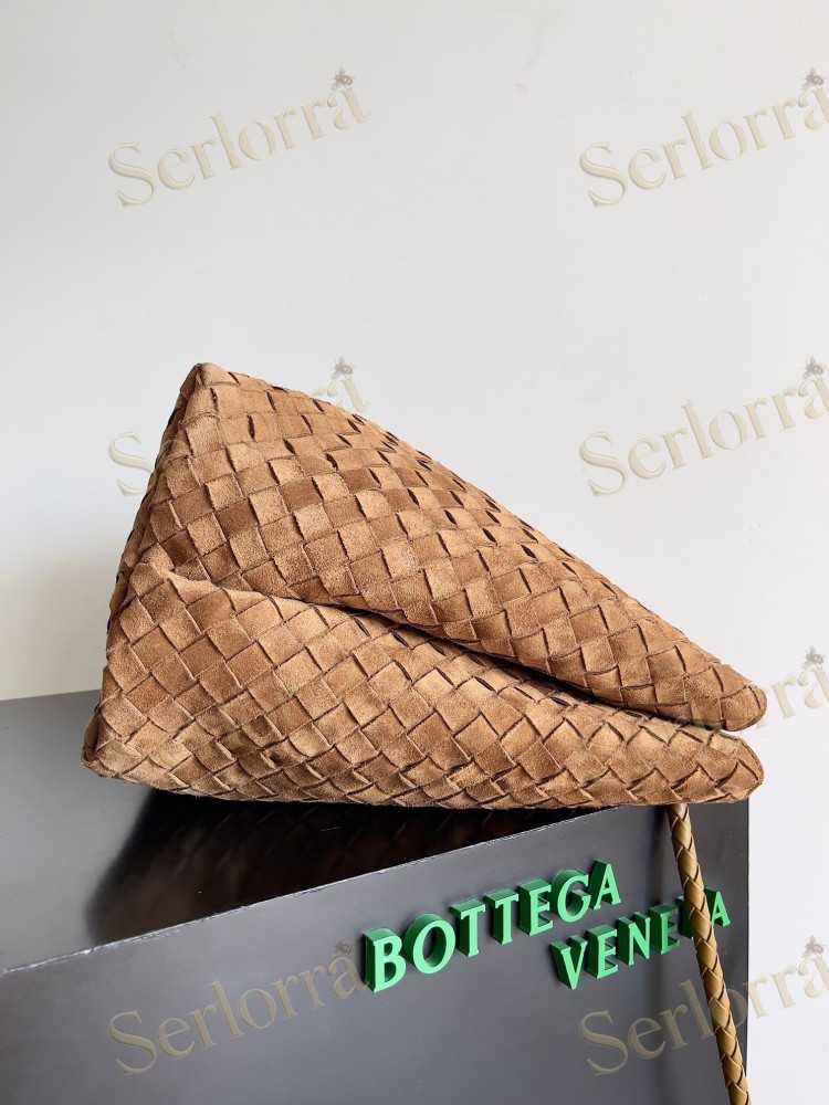BOTTEGA VENETA ANDIAMO LARGE INTRECCIATO LEATHER TOTE