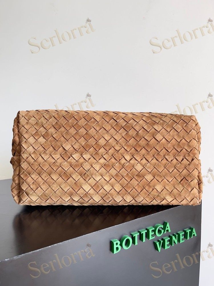 BOTTEGA VENETA ANDIAMO LARGE INTRECCIATO LEATHER TOTE