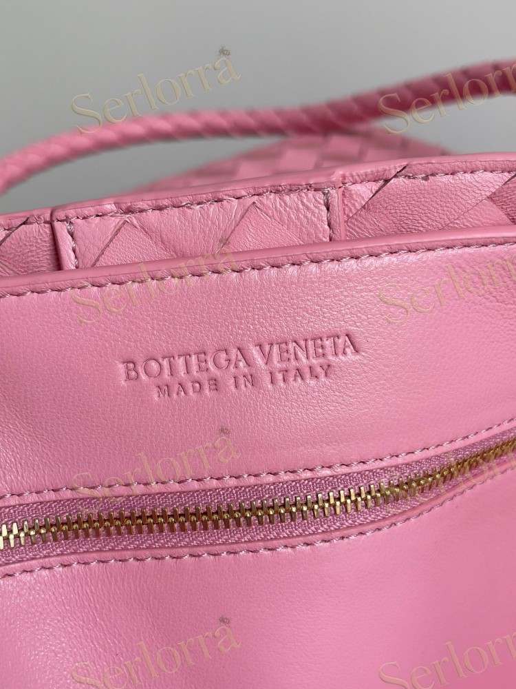 BOTTEGA VENETA ANDIAMO LARGE INTRECCIATO LEATHER TOTE
