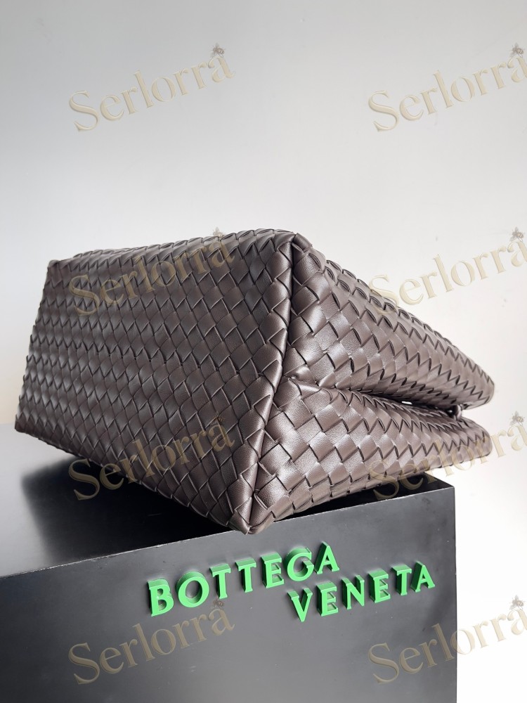 BOTTEGA VENETA ANDIAMO LARGE INTRECCIATO LEATHER TOTE