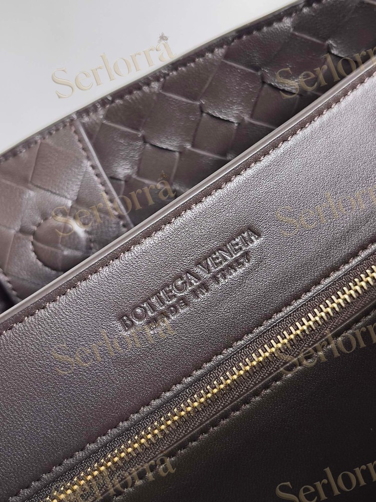 BOTTEGA VENETA ANDIAMO LARGE INTRECCIATO LEATHER TOTE