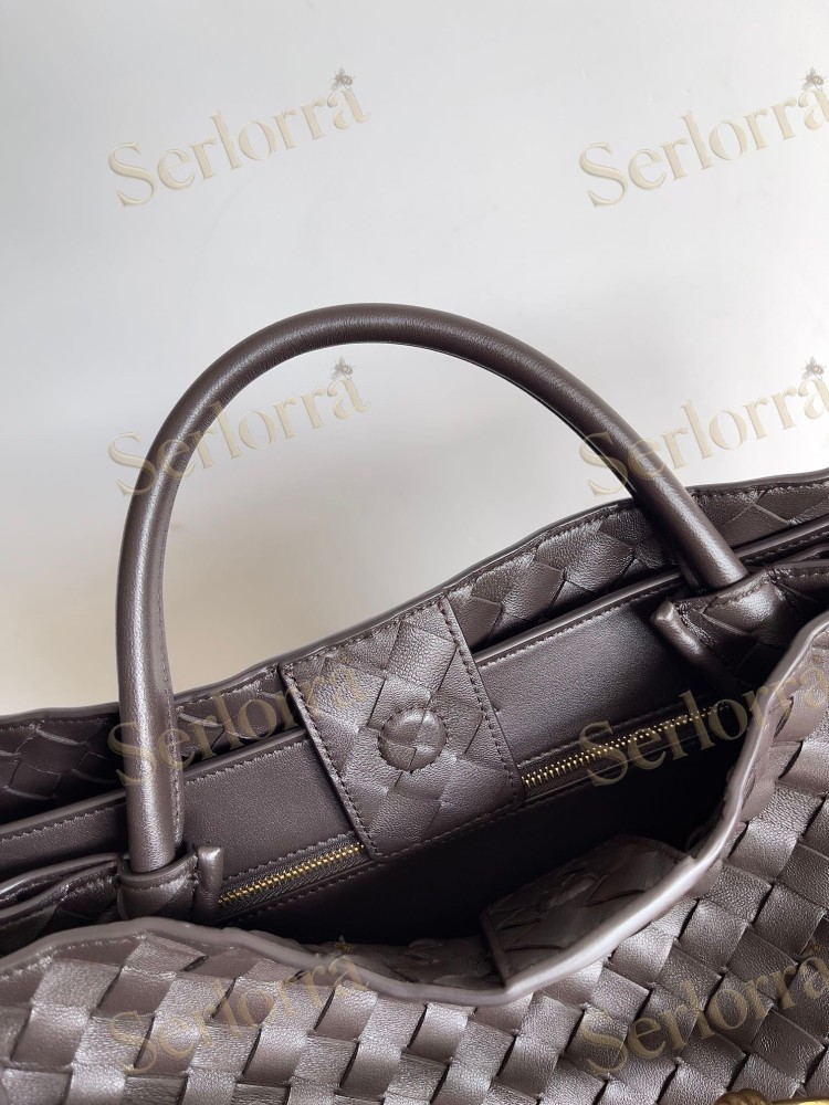 BOTTEGA VENETA ANDIAMO LARGE INTRECCIATO LEATHER TOTE