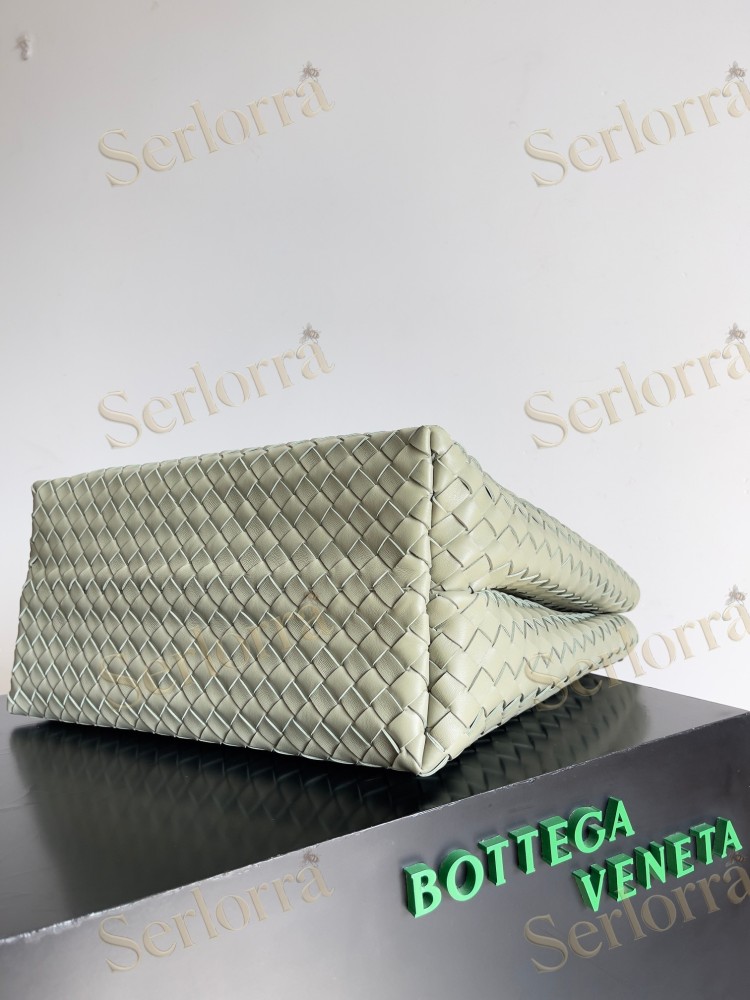 BOTTEGA VENETA ANDIAMO LARGE INTRECCIATO LEATHER TOTE