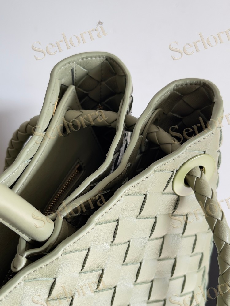 BOTTEGA VENETA ANDIAMO LARGE INTRECCIATO LEATHER TOTE