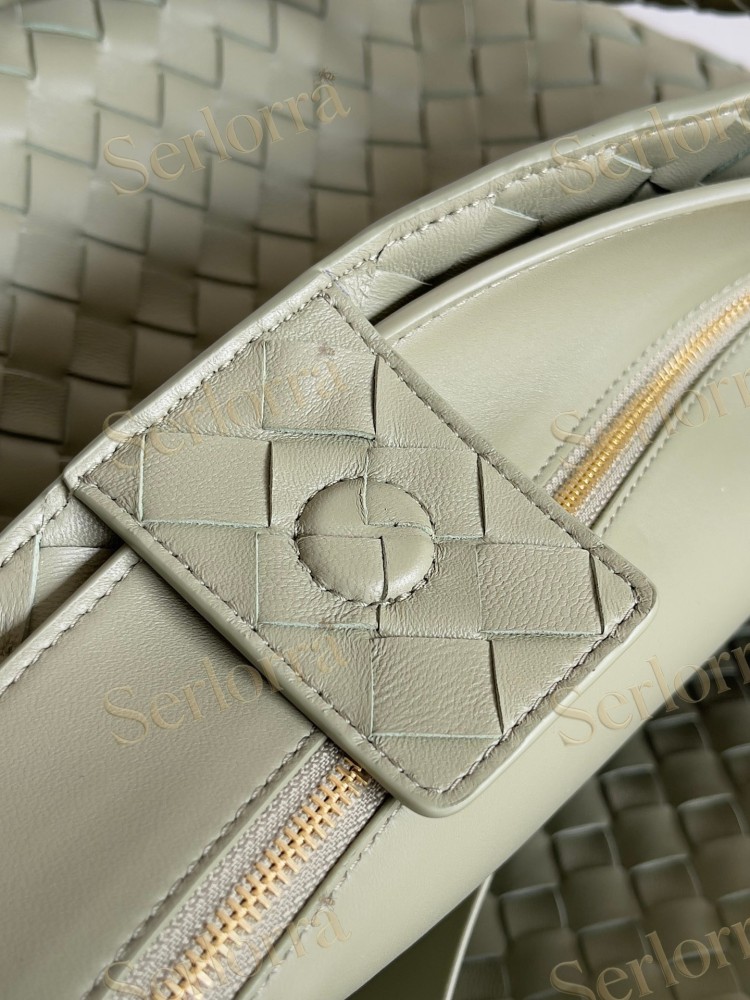 BOTTEGA VENETA ANDIAMO LARGE INTRECCIATO LEATHER TOTE