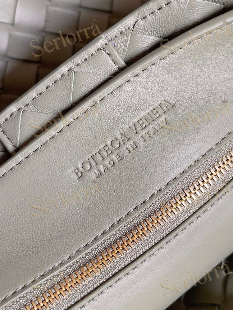 BOTTEGA VENETA ANDIAMO LARGE INTRECCIATO LEATHER TOTE