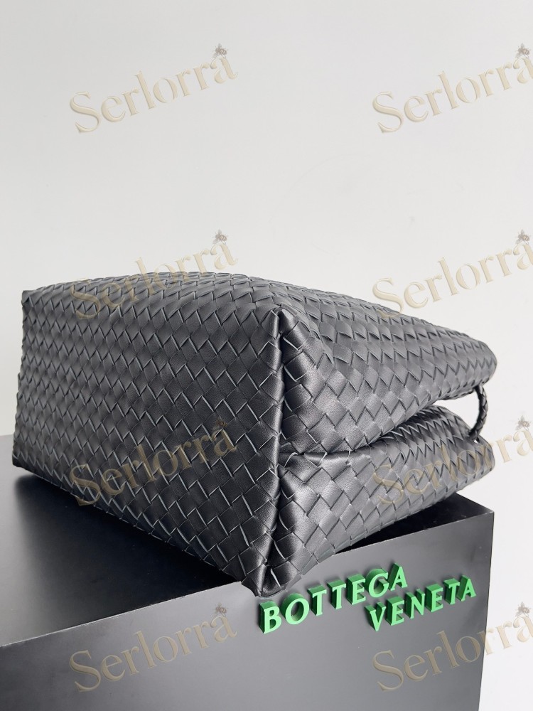 BOTTEGA VENETA ANDIAMO LARGE INTRECCIATO LEATHER TOTE
