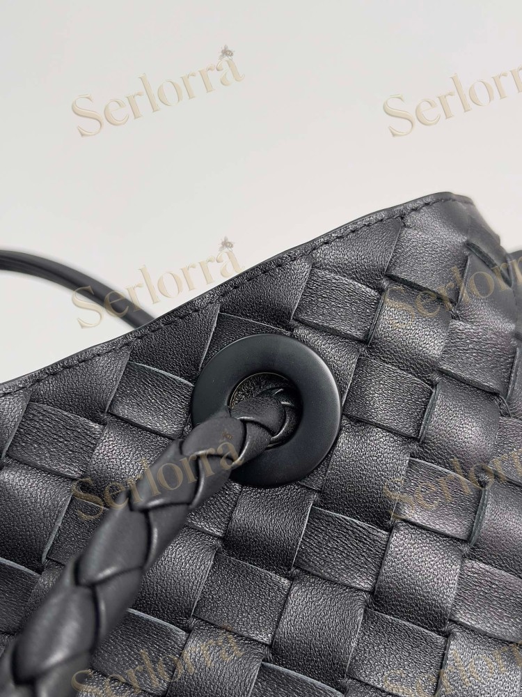 BOTTEGA VENETA ANDIAMO LARGE INTRECCIATO LEATHER TOTE