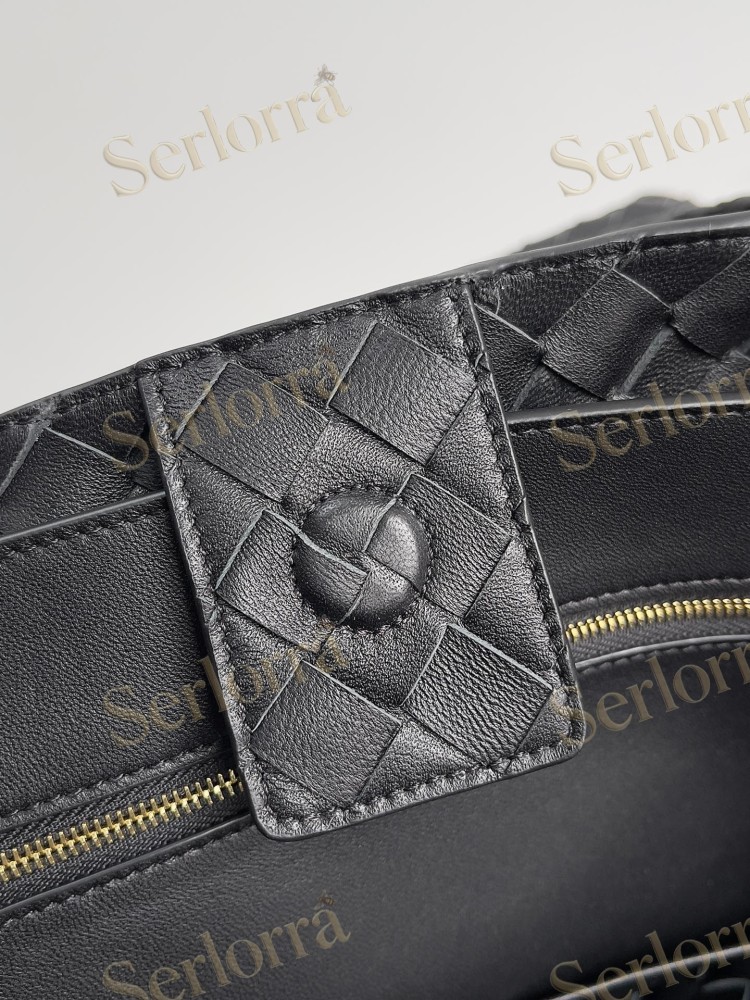BOTTEGA VENETA ANDIAMO LARGE INTRECCIATO LEATHER TOTE