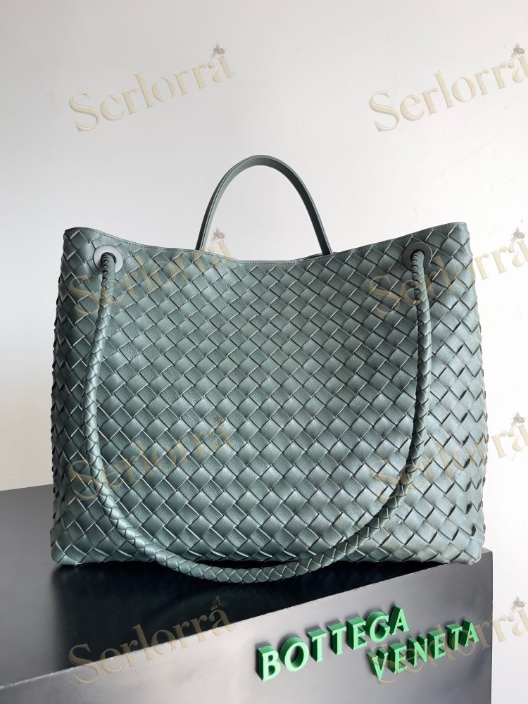 BOTTEGA VENETA ANDIAMO LARGE INTRECCIATO LEATHER TOTE