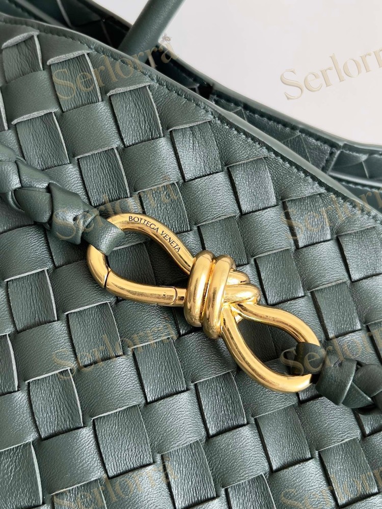 BOTTEGA VENETA ANDIAMO LARGE INTRECCIATO LEATHER TOTE